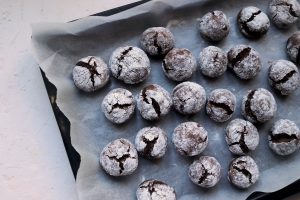 Bake Powdered Covered Cookies
